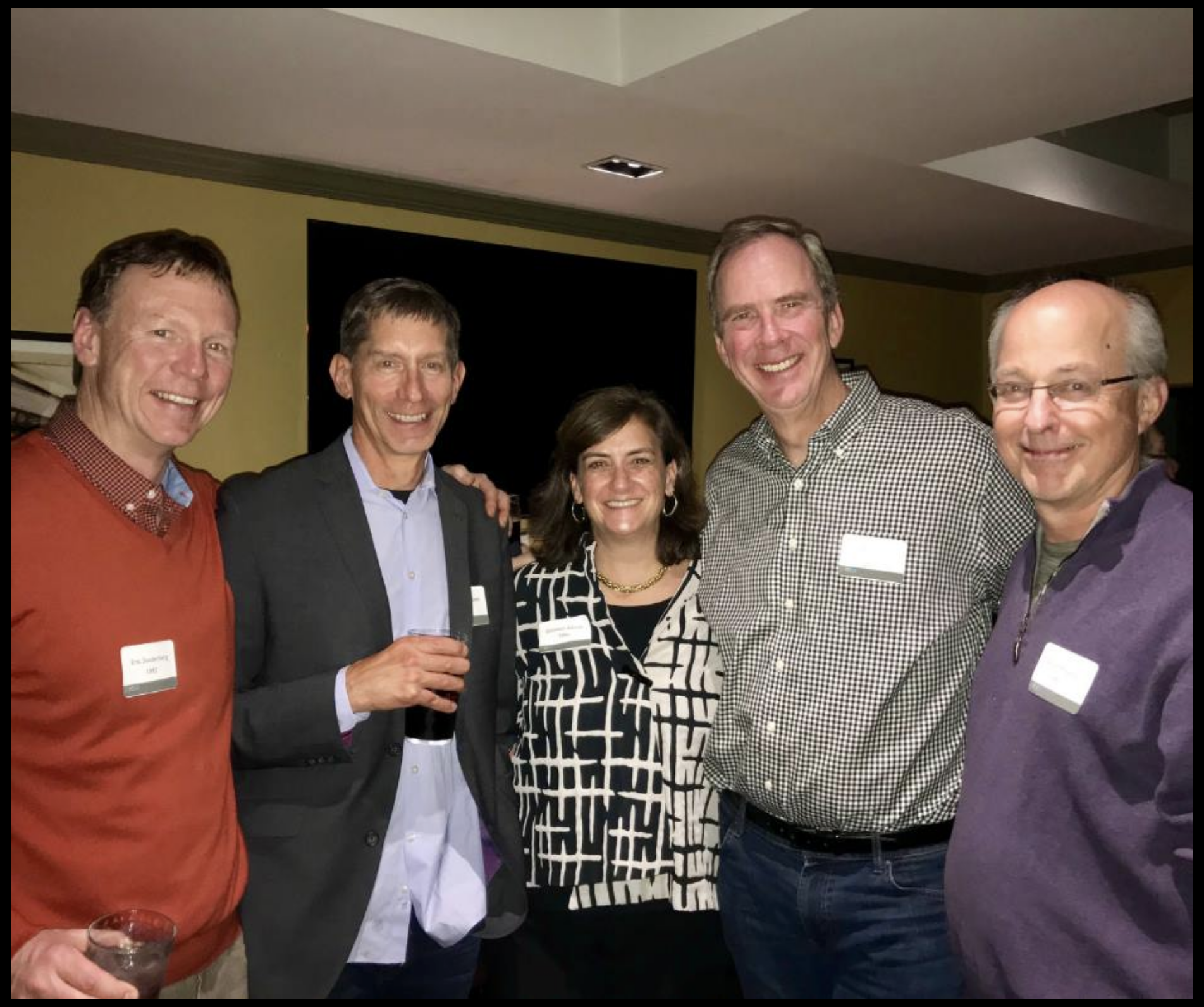 LGO alumni from the class of 1992 catch up during happy hour at the LGO Alumni conference.